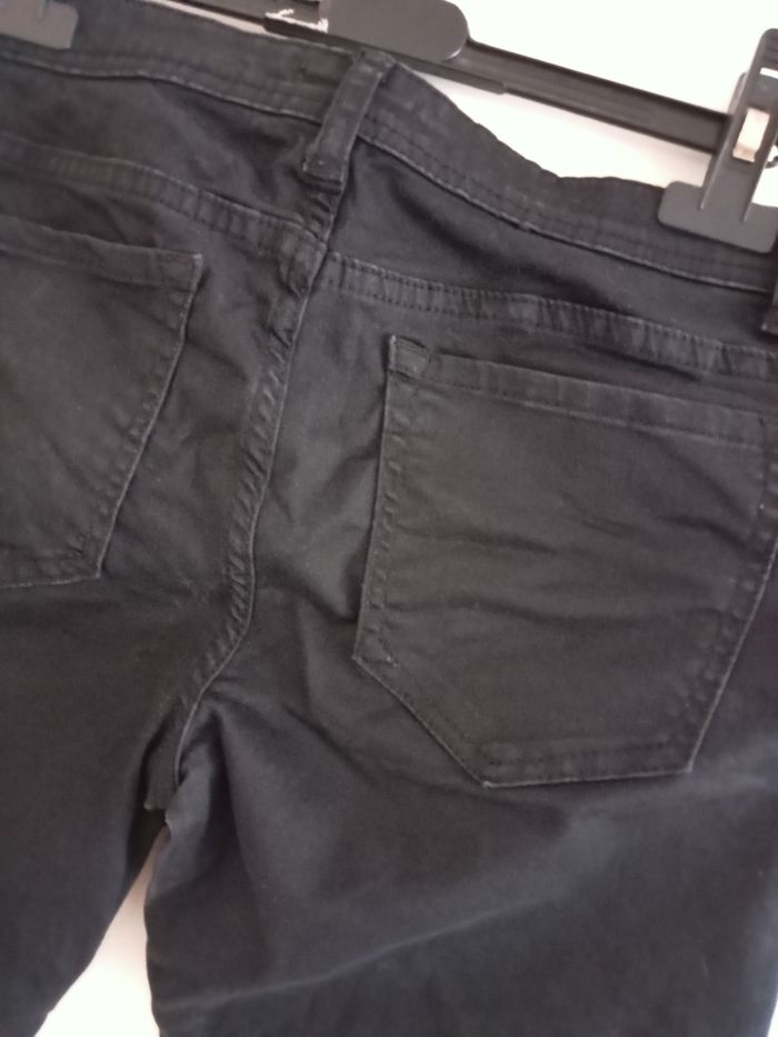 Pantalon jeans noir avec poches zippées - photo numéro 4
