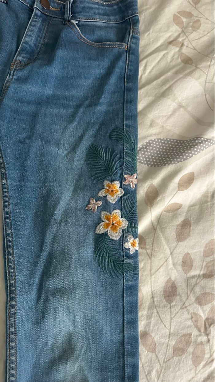Jean brodée fleuri - photo numéro 3