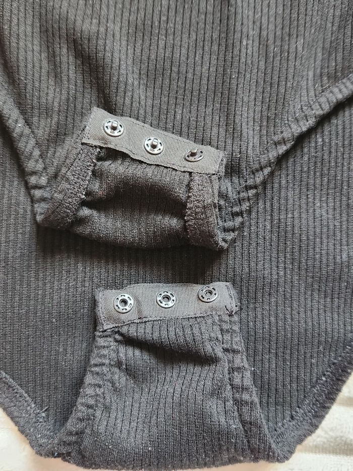 Body noir manches courtes – Décolleté cache-cœur – Taille M – Kiabi – Très bon état - photo numéro 5