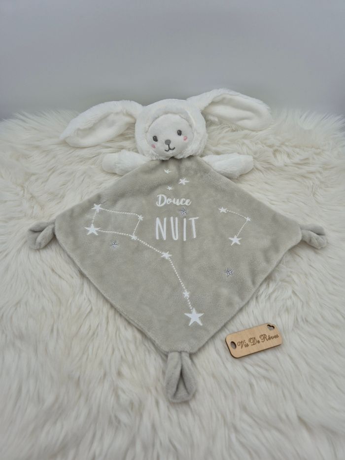 Doudou plat lapin Blanc gris Douce Nuit Mots D'enfants