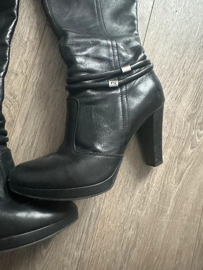 Bottes noires à talons - photo numéro 3
