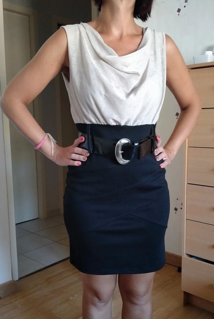 robe moulante. Noire et beige. Femme. 
Made in Italy. Taille 36
