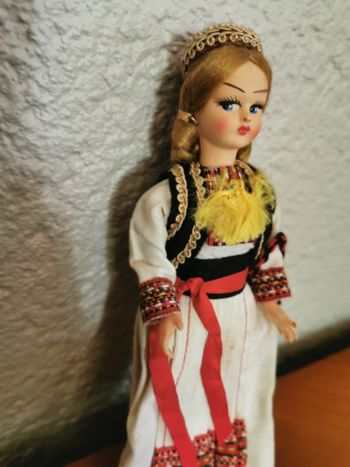 Poupée folklorique Croate en costume traditionnel