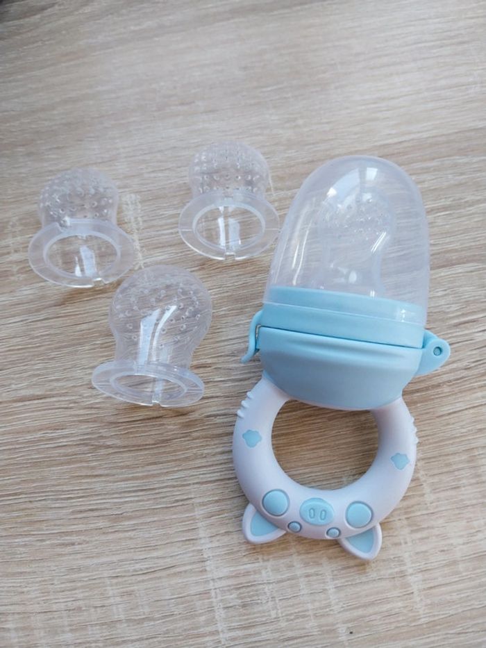 Grignoteuse bébé bleue neuve avec 4 tétines