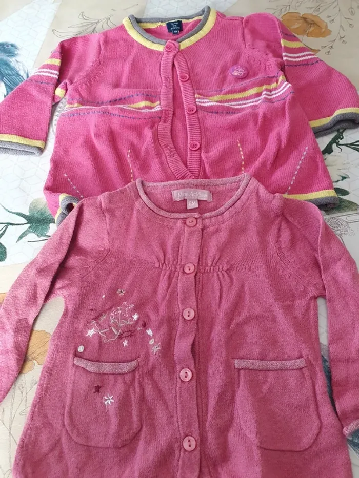 Lot de 2 gilets 6 mois.