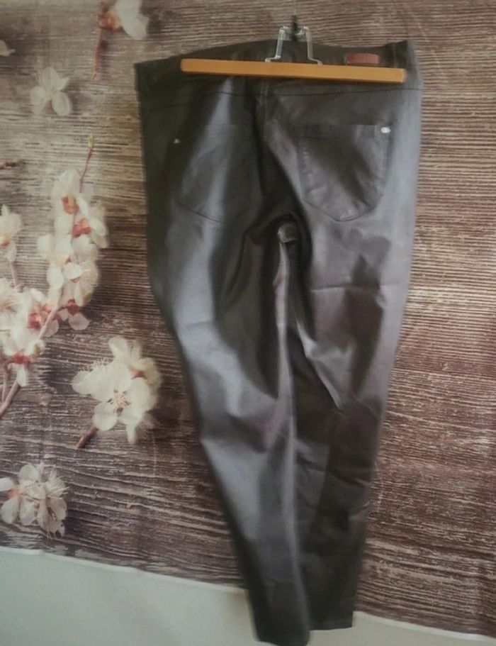 Pantalon C&A taille 48 - photo numéro 2