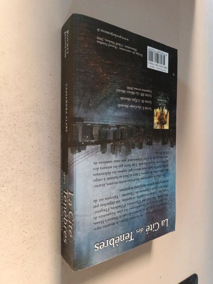 Cassandra Clare la cité des ténèbres l'épée mortelle - photo numéro 3