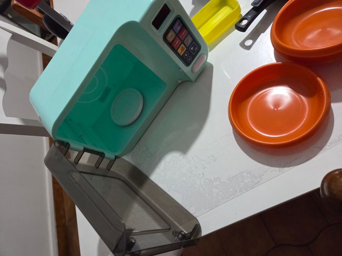 Lot dinette charet et quelques petits truc de bebe micro-ondes - photo numéro 6