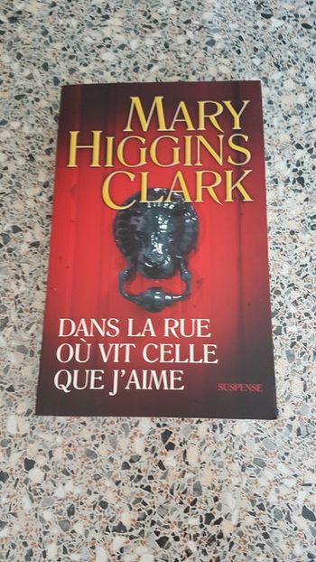 Dans la rue où vit celle que j'aime de Mary Higgins Clark