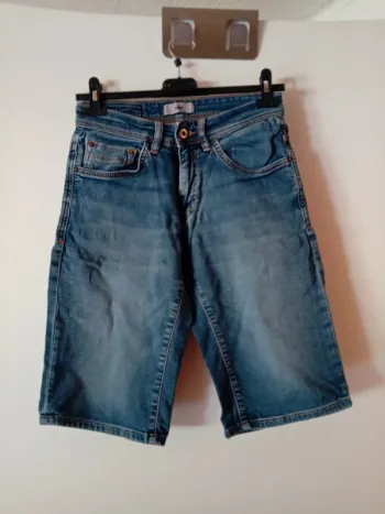 Joli bermuda bleu. Taille 36. Celio