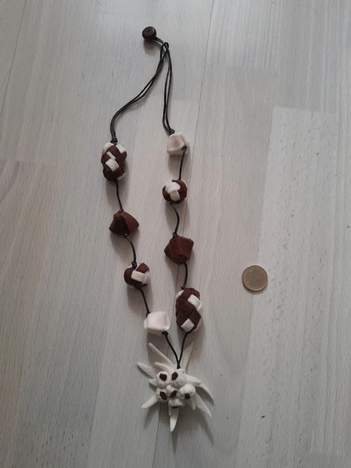 Magnifique collier vintage feutrine edelweiss