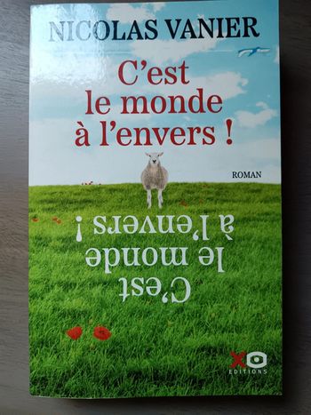 Livre C'est le monde à l'envers de Nicolas Vannier