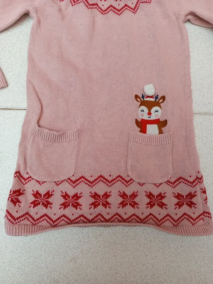 Robe avec des imprimé de Noël excellent etat taille 18mois - photo numéro 2