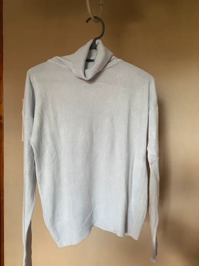 Col roulé bleu très pâle taille XS