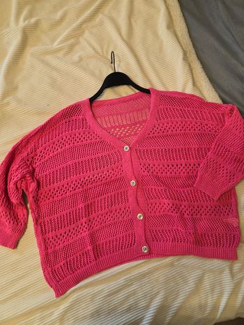 Gilet fuchsia en crochet avec boutons - taille unique