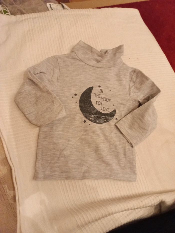 Beau haut gris shiné avec col mixte