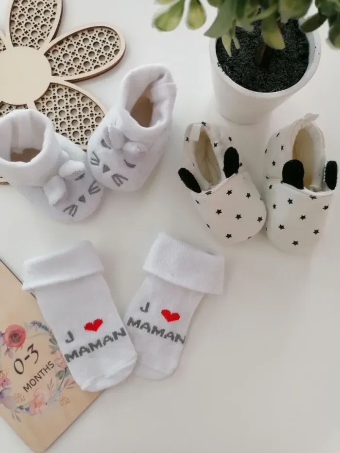 Lot chaussons / chaussettes mixte bébé - 0/3 mois - photo numéro 2