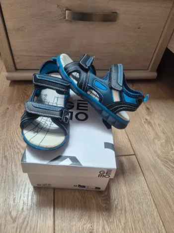 Chaussures sandales / nu-pieds gémo pointure 28 en très bon état