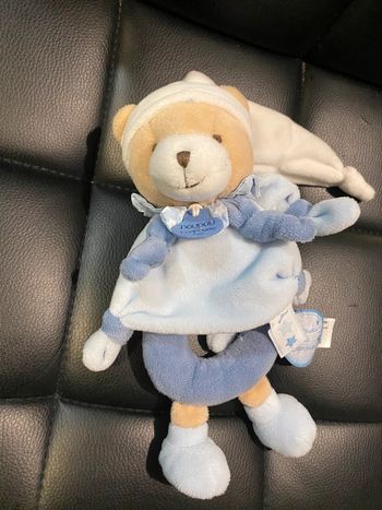 Doudou et compagnie ourson hochet bleu