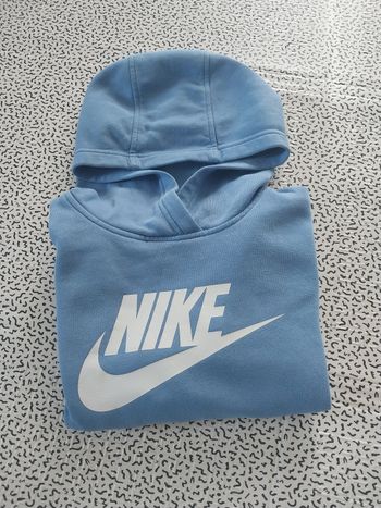 sweat nike enfant bleu clair capuche logo blanc taille 128 137 cm mixte sport streetwear