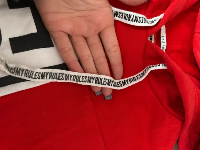 Sweat-shirt rouge avec écriture - photo numéro 5