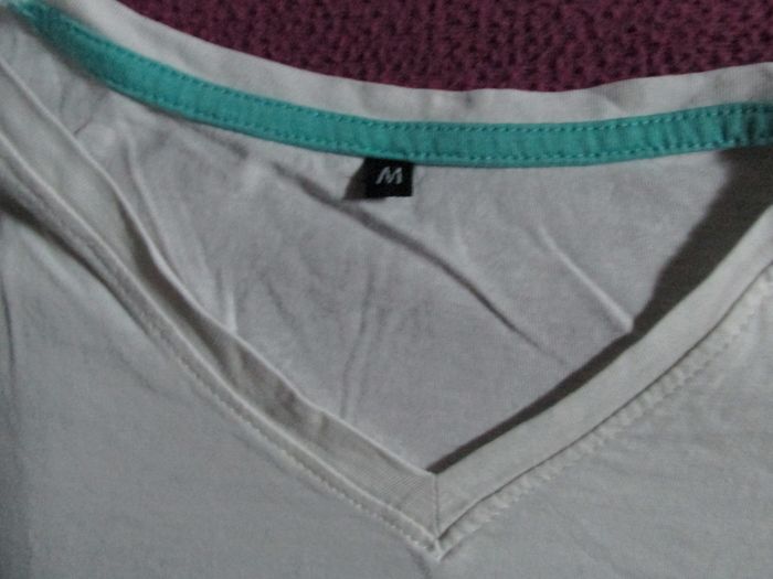 tshirt blanc taille M  mais plutôt S - photo numéro 2