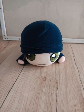 Peluche allongé akai détective Conan