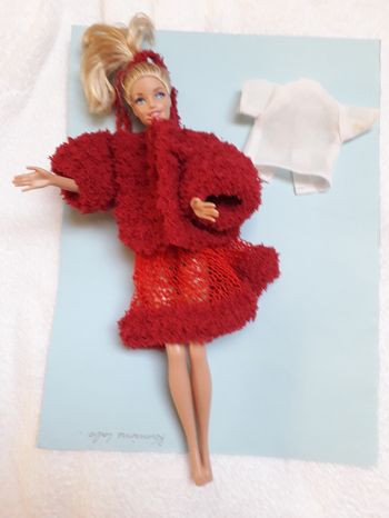 Poupée Barbie habillée de neuf