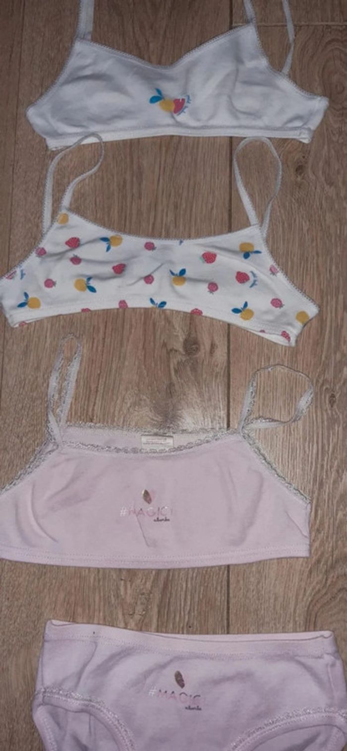 Lot de 2 brassières "petit-bateau / absorba" + 1 ensemble 8 ans en très bon état - photo numéro 2