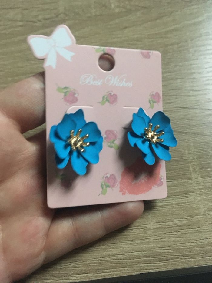 Boucles d’oreilles NEUVES avec étiquette pour femme forme de fleurs couleur bleu - photo numéro 4