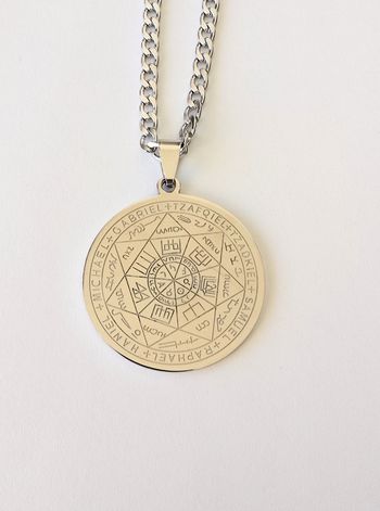 Chaîne + pendentif religieux