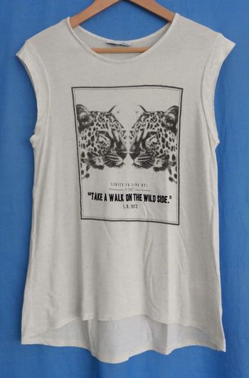 T shirt beige mouchete. Imprime 2 tetes de guepard. Etam. Taille 38