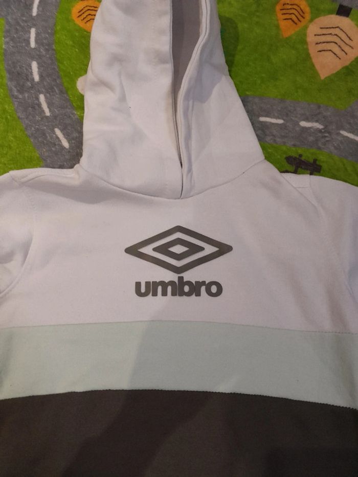 Pull umbro 9-10 garçon 👦 - photo numéro 2