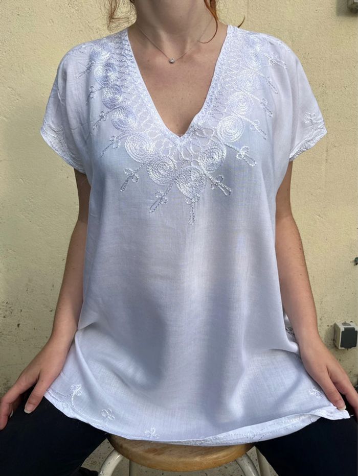 Tunique blanche avec broderie et dentelle - photo numéro 3