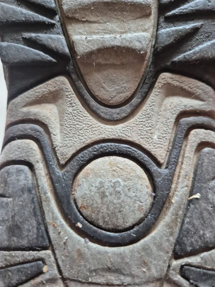 Nus pieds garçon - photo numéro 3