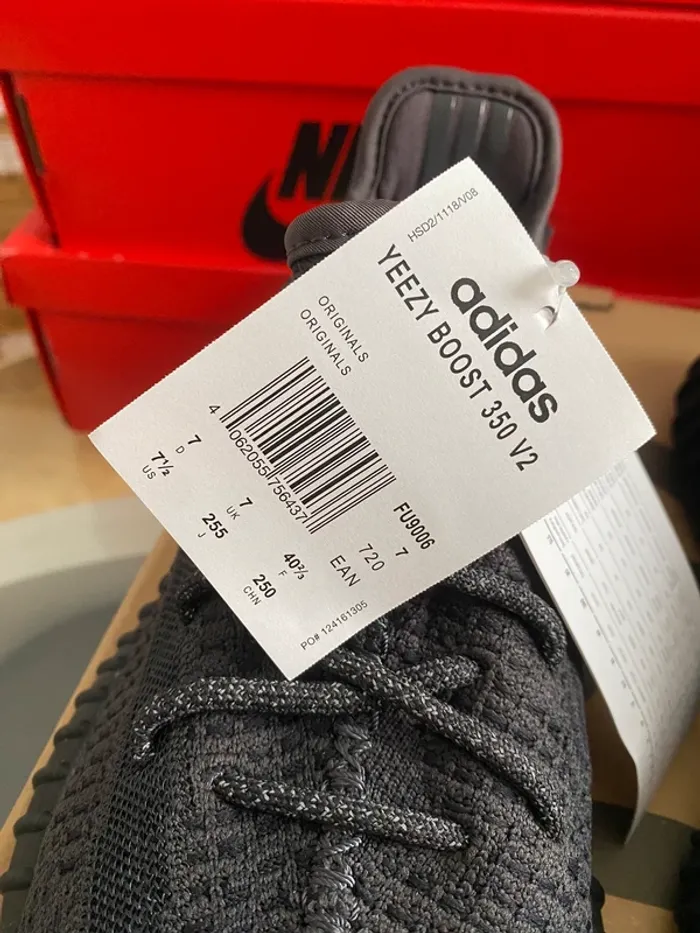 Adidas Yeezy boost 350 v2 black - photo numéro 11