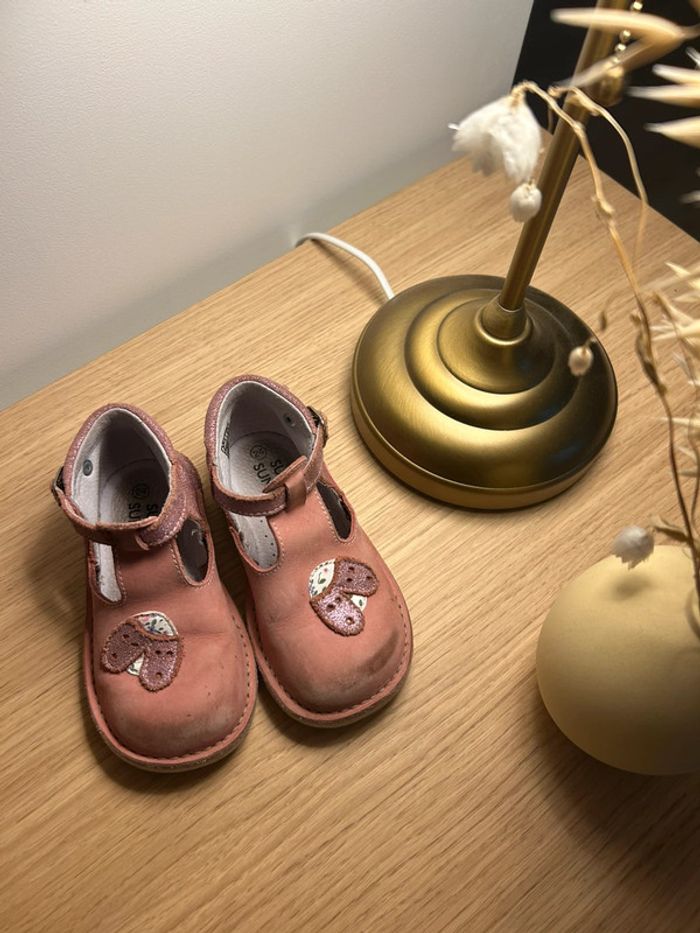 Chaussures roses taille 24