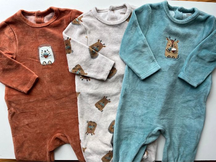 Lot 3 pyjamas orchestra velours 1 pièce - photo numéro 2
