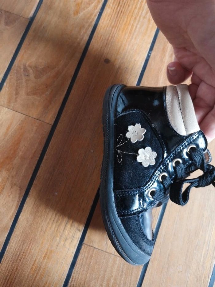 Chaussures t. 24 - photo numéro 4