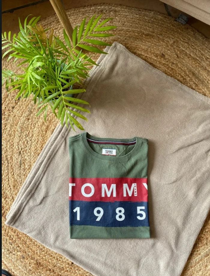 tee shirt tommy M - photo numéro 2