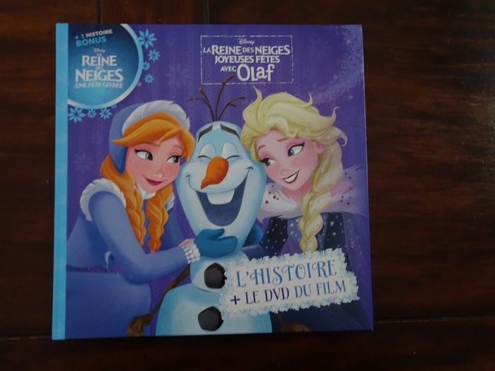 Livre Disney HACHETTE La Reine des Neiges – Joyeuses fêtes avec Olaf avec DVD + Une fête givrée