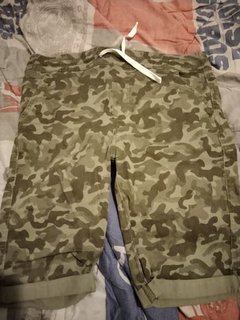 Short motif militaire kaki