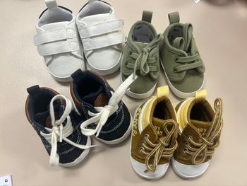 Lot chaussures bébé