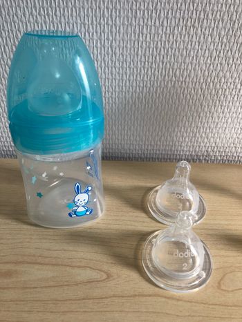 Biberon dodie et 2 tétines
