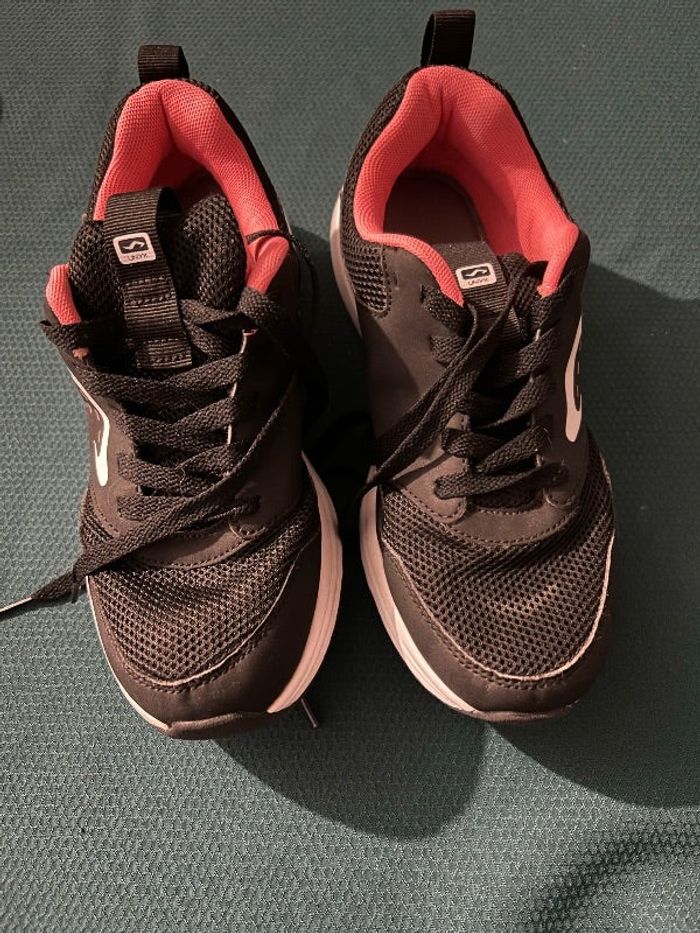 Chaussures de sport noires et roses - Très bon état
