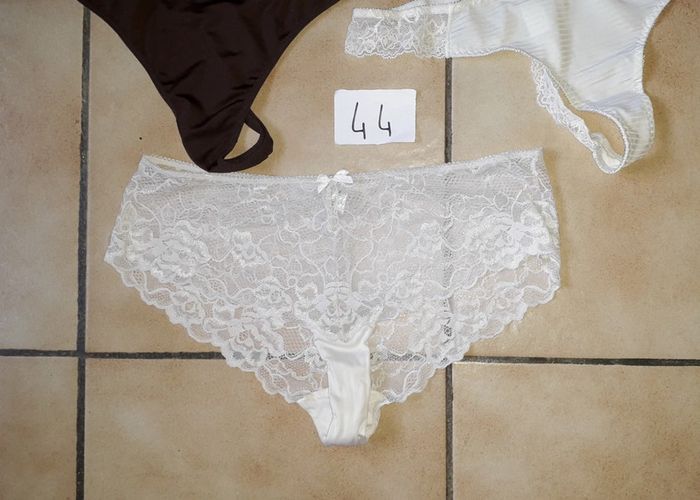 Lot de dessous femme T 44 - photo numéro 4