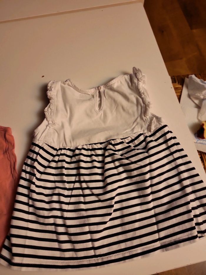 Lot deux tee shirt sans manche 24 mois - photo numéro 6