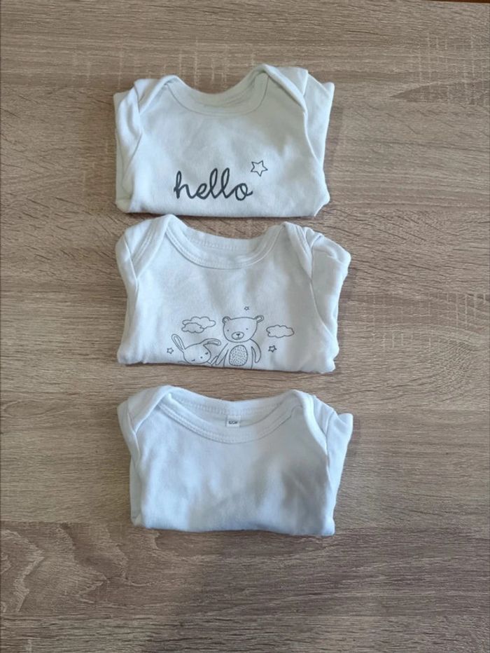 C44 Lot bodies 3 mois