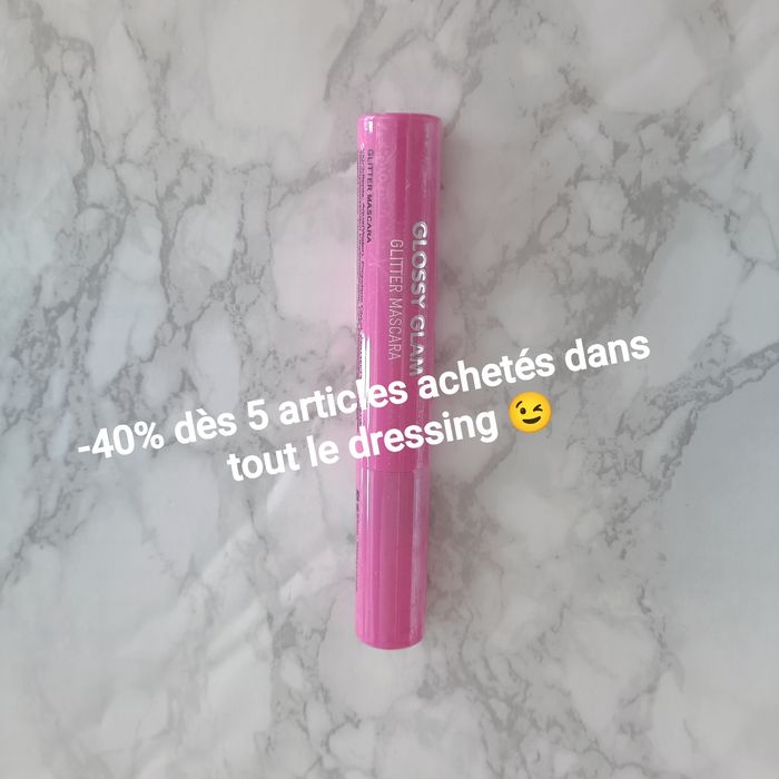 Glossy glam glitter mascara