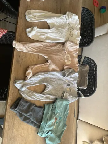 Lot 4 pyjamas